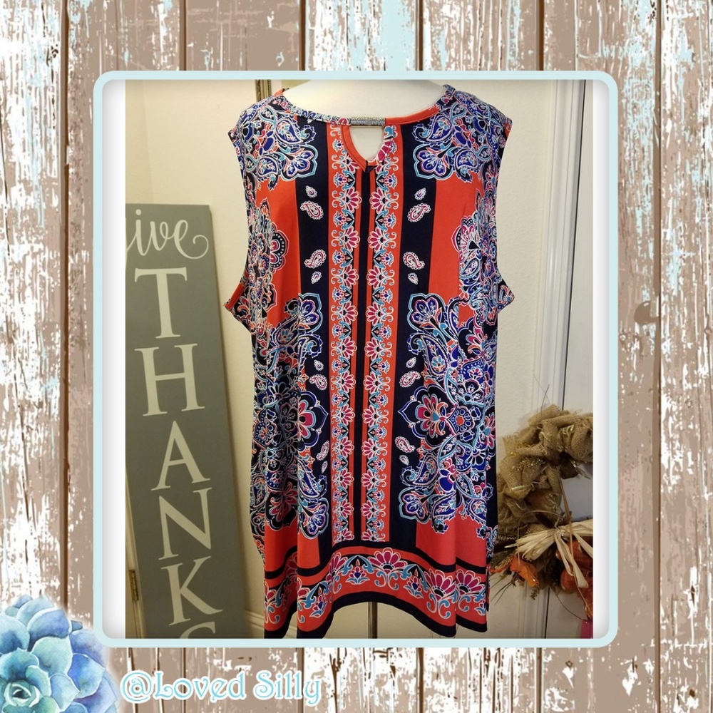 Medallion Keyhole Sleeveless Top